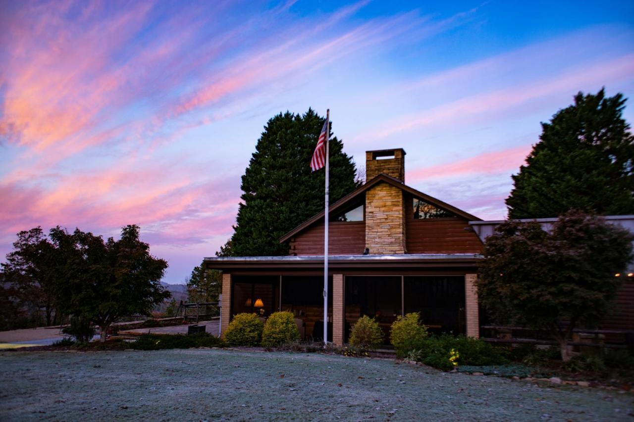 Mountain Top Inn And Resort Warm Springs Exterior foto